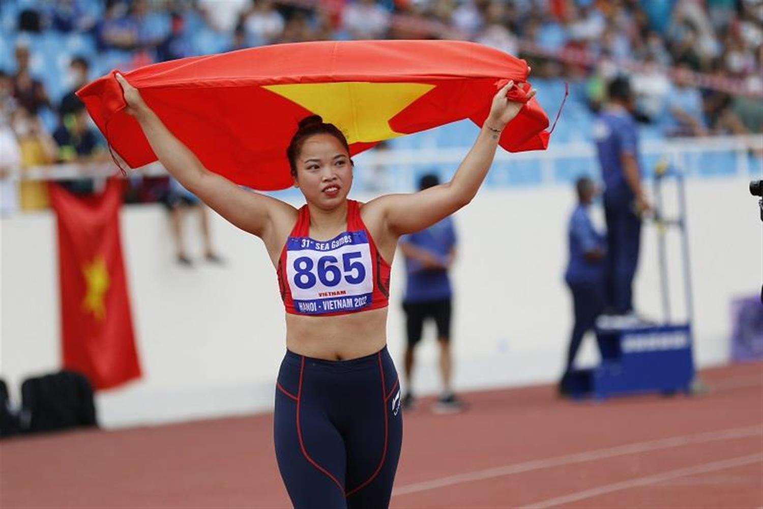  Lò Thị Hoàng phá kỉ lục SEA Games với thành tích 56,47m